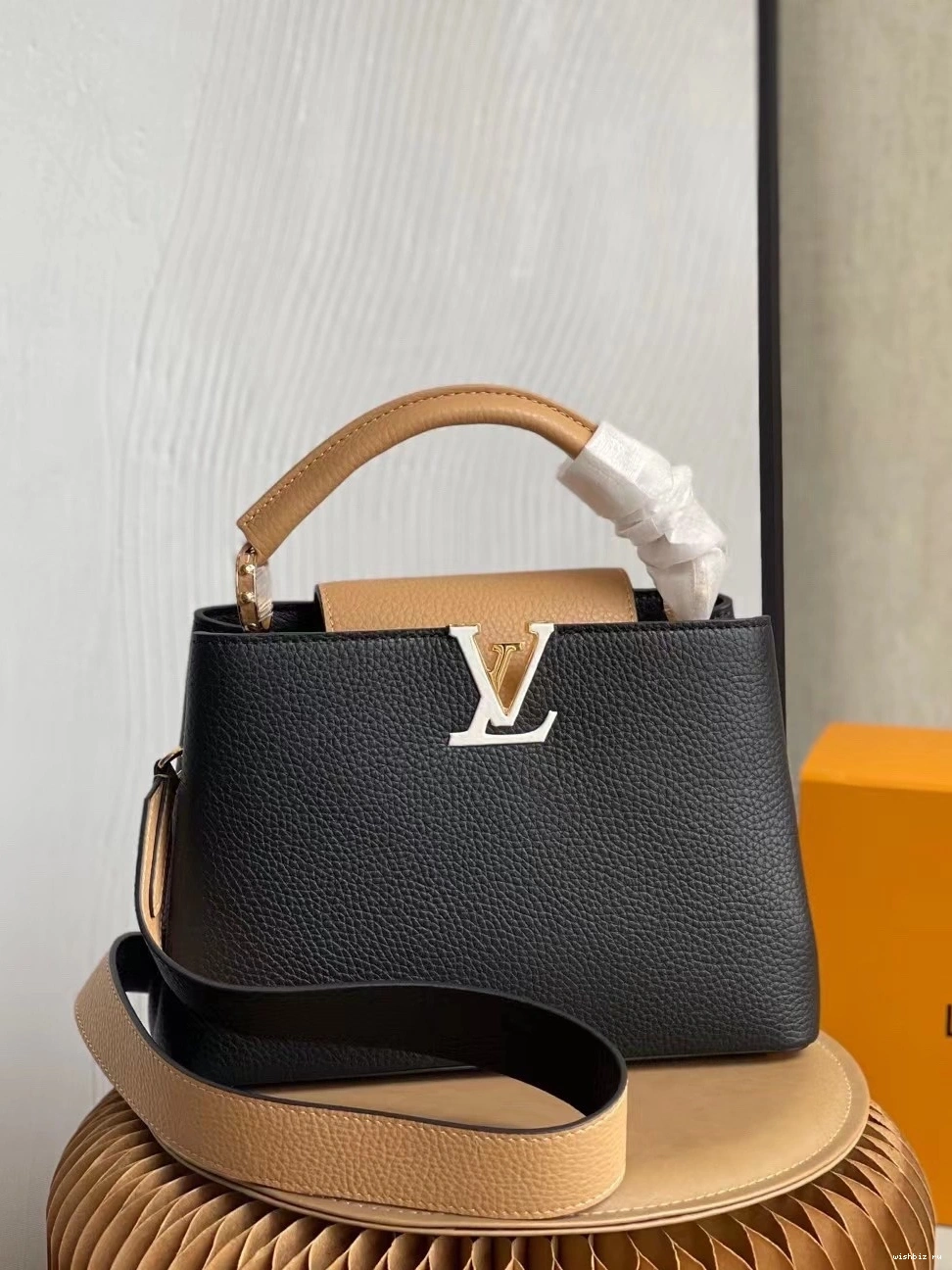 WIS CAPUCINES Louis Vuitton BB 0816